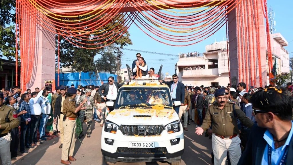 जशपुरवासियो ने किया सीएम विष्णुदेव साय का जोशीला स्वागत, सौरभ सागर द्वार का किया लोकार्पण